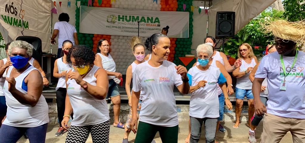 Apresentação do Grupo Terapia do Sorriso durante os 15 anos da Humana Brasil.